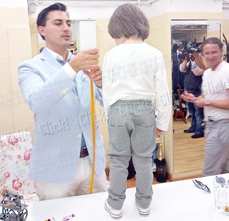 Povestea costumelor celor  doi Reghe poate fi urmărită  în cadrul reality-show-ului  Prodancăi de la postul tv Euforia,  duminică de la 20.00 la 22.00