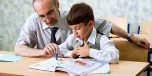 Nemțenii îi pot nominaliza pe cei mai apreciați profesori 