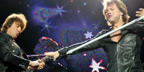 Chitaristul Richie Sambora şi Jon Bon Jovi se vor „dezlănţui“ în premieră pe o scenă românească