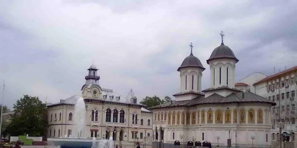 Lumina de la Ierusalim a fost adusă şi la Biserica Sfinţii Împăraţi Constantin şi Elena din Târgu Jiu
