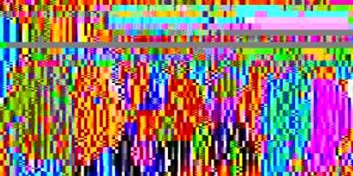 Pietrenii nevoiaşi stau la coadă pentru a primi făină, zahăr, biscuiţi, paste făinoase şi lapte praf