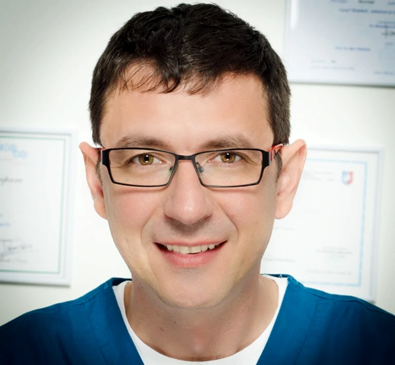 Dr. Dragoş Calangiu, specialist în implantologie dentară