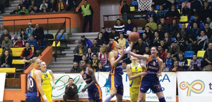 Baschetbalistele din Arad sunt condamnate să câştige meciurile din campionat cu Satu Mare şi Sfântu Gheorghe