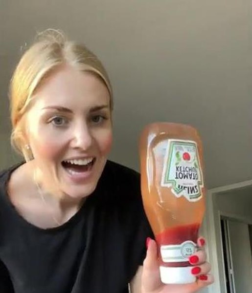 Trucul care te ajută să scoți fără efort ketchup-ul din sticlă. Secretul a fost dezvăluit pe rețelele sociale