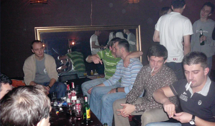 Barurile sunt preferate de tineri la trecerea în noul an