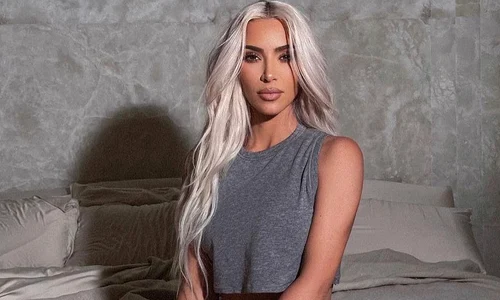 Kim Kardashian blondă (3) jpg