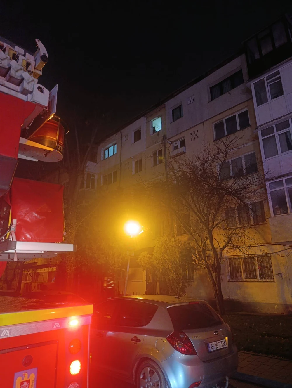 Explozie într-un apartament din Iași provocată de o scurgere de gaz. Un bărbat are arsuri de gradul I