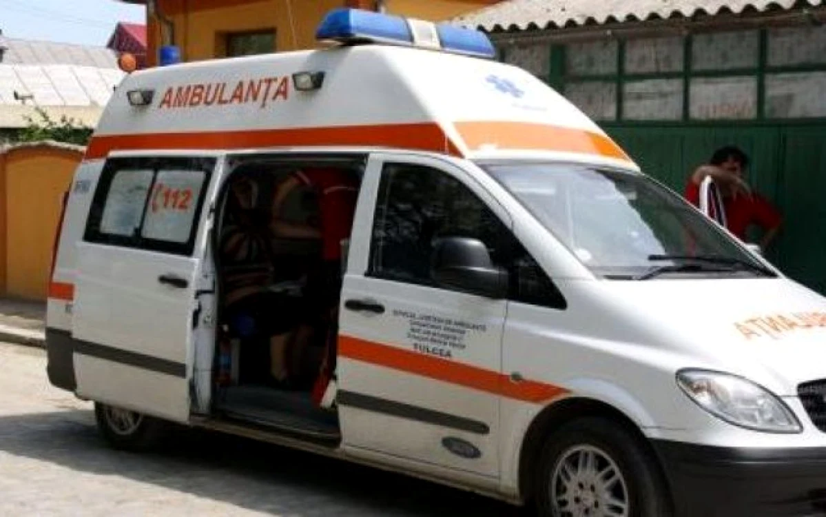 Ambulanţa a ajuns la faţa locului FOTO Arhivă Adevărul