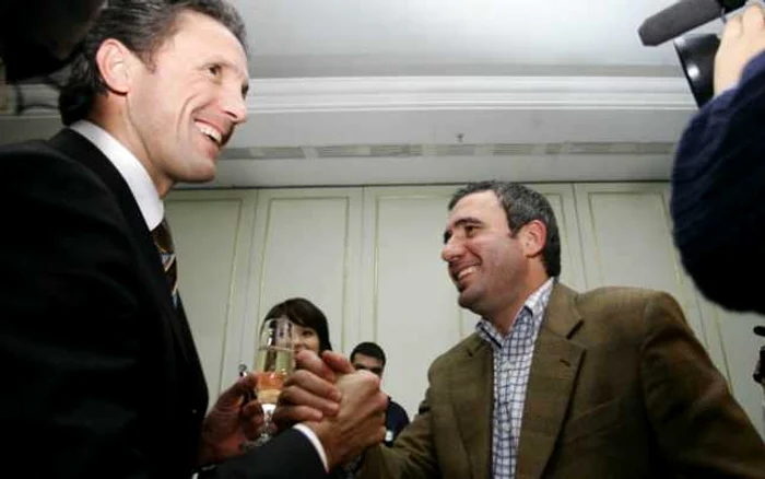 Hagi şi Gică Popescu vor reveni pe teren pentru un meci caritabil