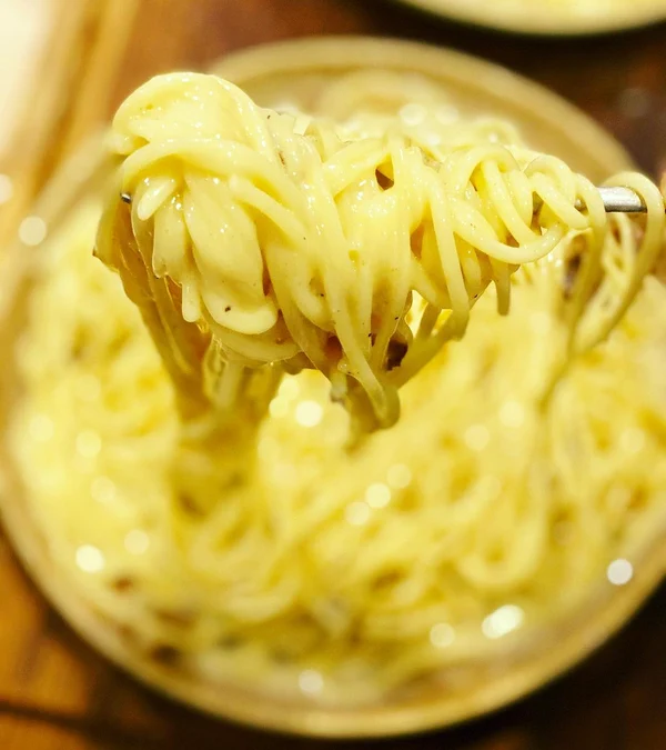 Reţeta simplă şi delicioasă de paste carbonara a lui Adi Hădean foto: Instagram