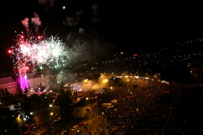 Focul de artificii din faţa Palatului Culturii cu ocazia Sărbătorilor Iaşului FOTO: Adevărul