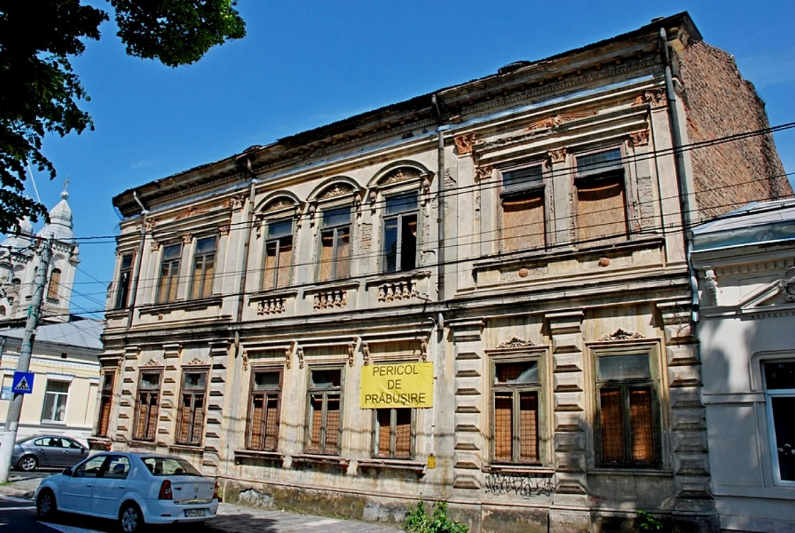 Adevărată bijuterie arhitectonică, clădirea fostului Consulat Italian prezintă risc iminent de prăbuşire   F.C.