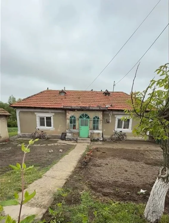 Casa din Săcele, în care a copilărit Gică Hagi.