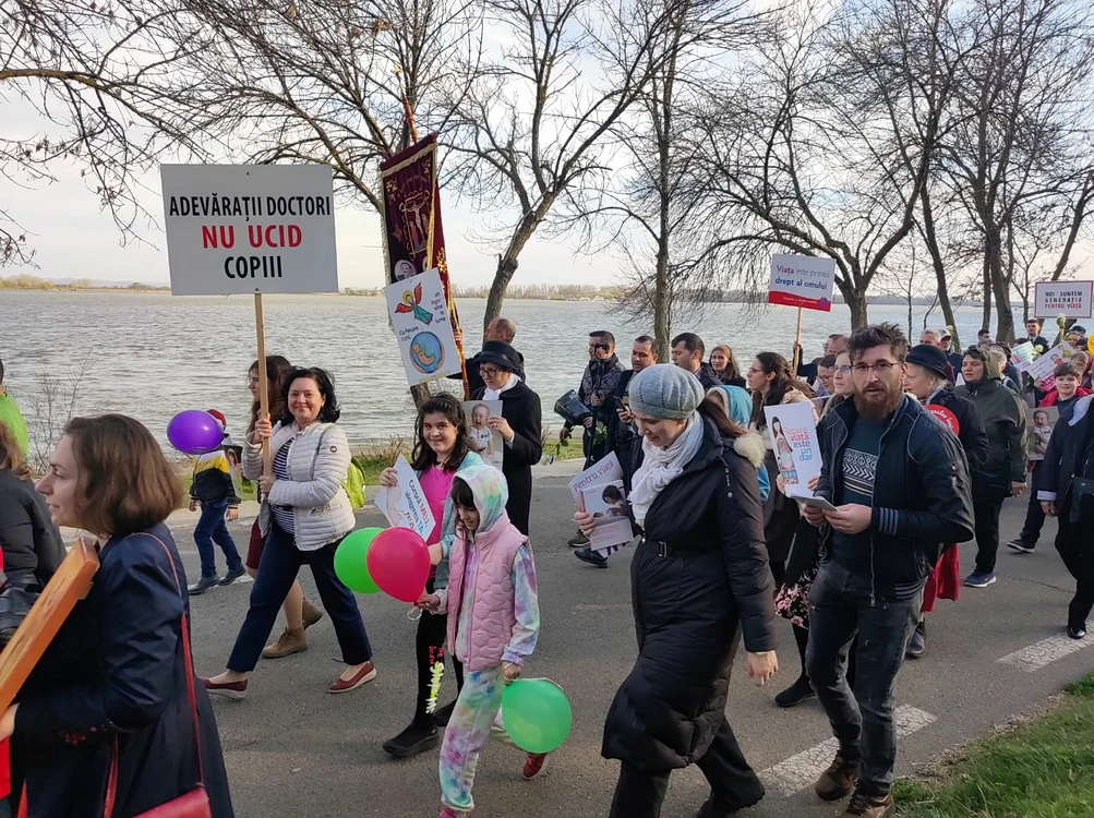 Sute de părinți și copii, la Marșul pentru Viață FOTO: C.Mazilu 