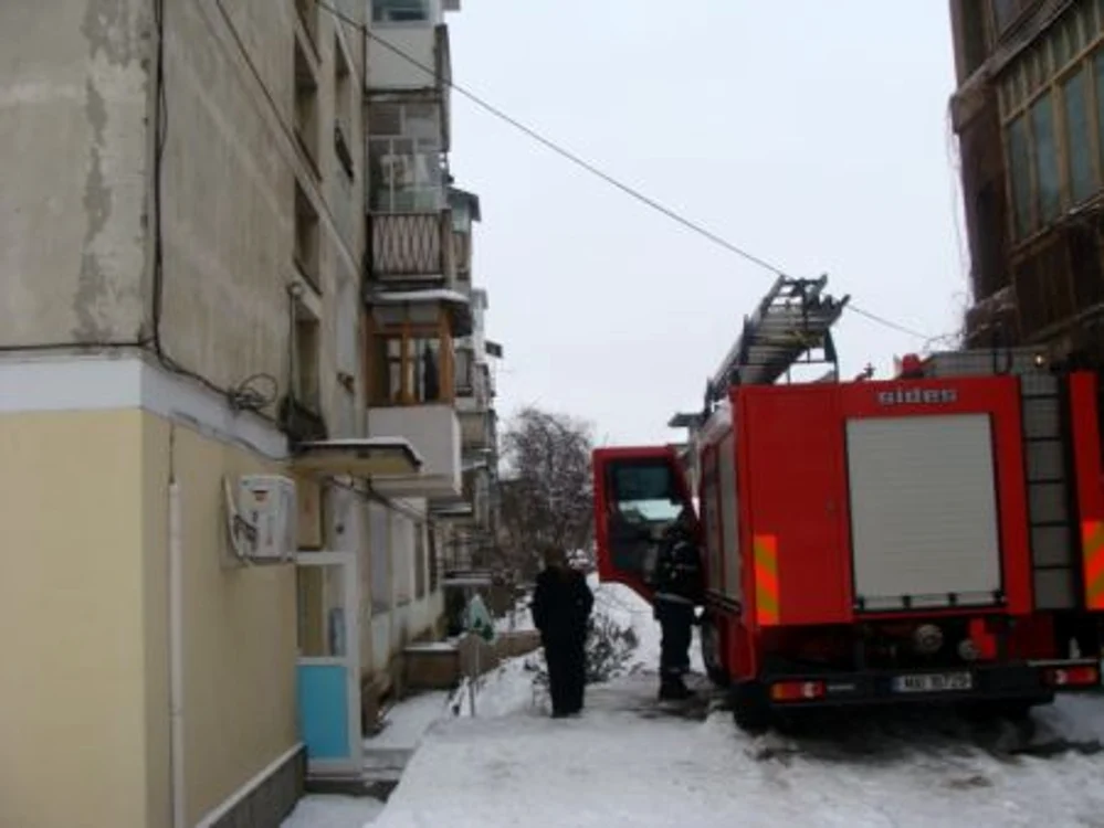 Pentru a evita problemele, pompierii interzice supraîncălzirea sobelor. Foto: Arhivă