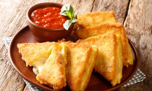 sandvis Mozzarella in carrozza shutterstock 1940644120 jpg