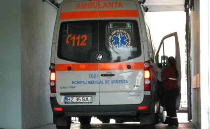 
    Echipajul de la Ambulanţă a constatat decesul băiatului.  