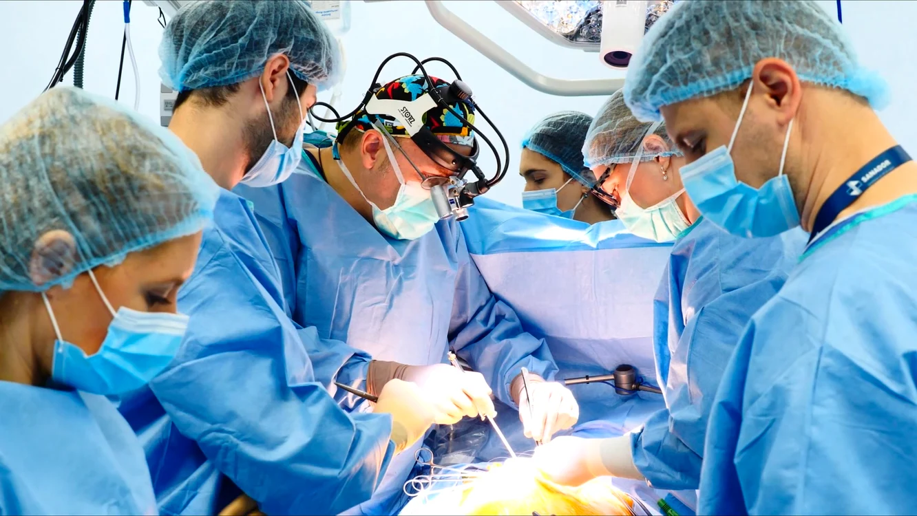 Primul bloc operator complet digitalizat din România se află la Spitalul Clinic Sanador