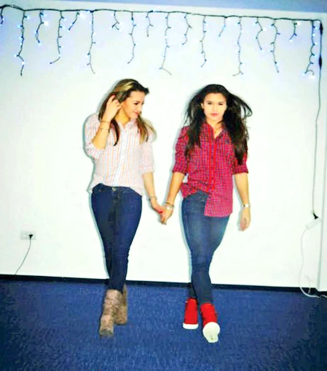 Bucureşti. Larisa Iordache  şi Diana Bulimar,  cele două bune  prietene de la lot,  au făcut Revelionul  în Bucureşti