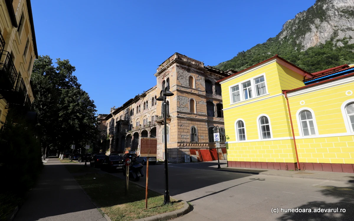 Multe clădiri nu se află într-o stare bună / foto: Daniel Guță