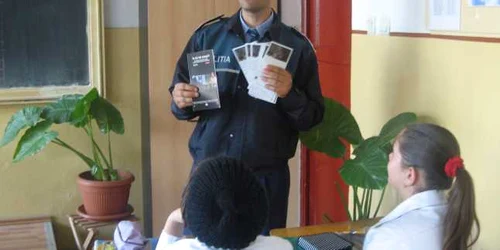 Polițiștii au discutat deschis cu elevii