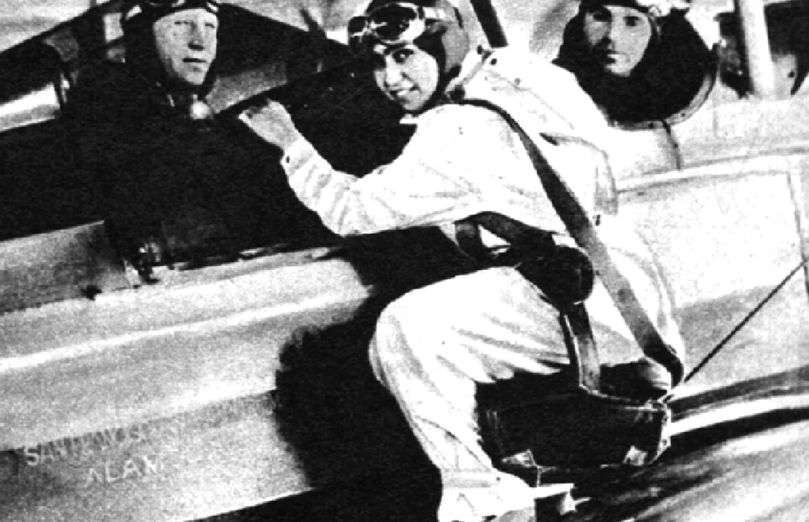 Smaranda
Brăescu a fost prima femeie pilot de avioane şi prima
femeie cu brevet de paraşutist din România.FOTO - agero-stuttgart.de