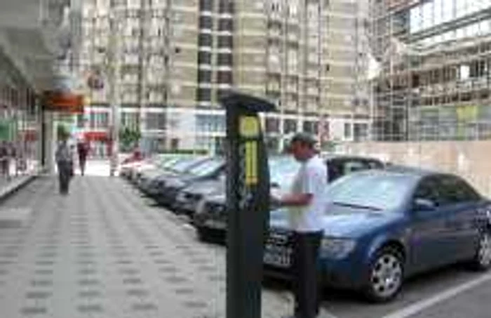 Şoferii vor achita taxa de parcare prin telefon