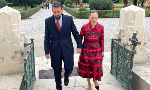 Alina Maria si Nicolae ai Romaniei, la slujba de comemorare a Regelui Ferdinand si a Reginei Maria, la Manastirea Curtea de Arges 2022 (1) pagina oficiala jpg