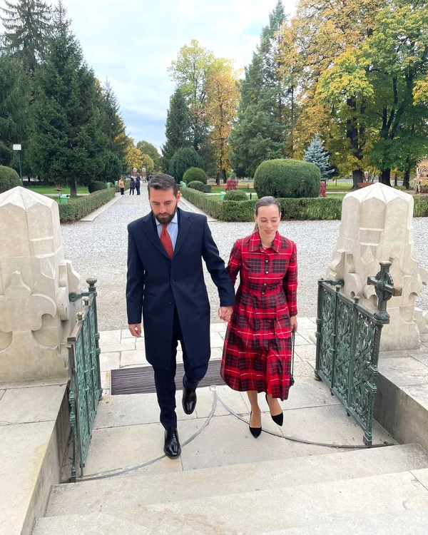 Alina Maria si Nicolae ai Romaniei, la slujba de comemorare a Regelui Ferdinand si a Reginei Maria, la Manastirea Curtea de Arges 2022 (1)   pagina oficiala jpg