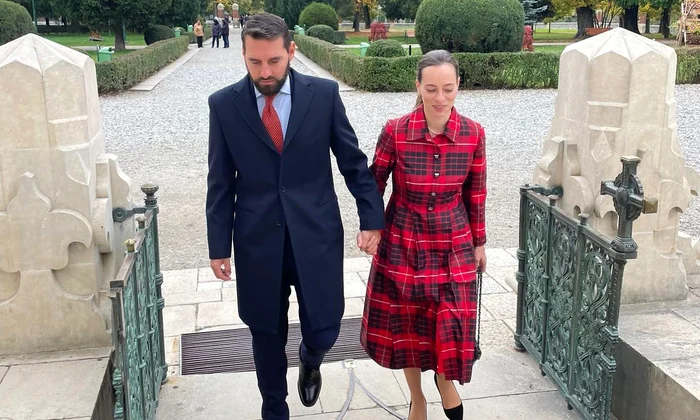 Alina Maria si Nicolae ai Romaniei, la slujba de comemorare a Regelui Ferdinand si a Reginei Maria, la Manastirea Curtea de Arges 2022 (1) pagina oficiala jpg