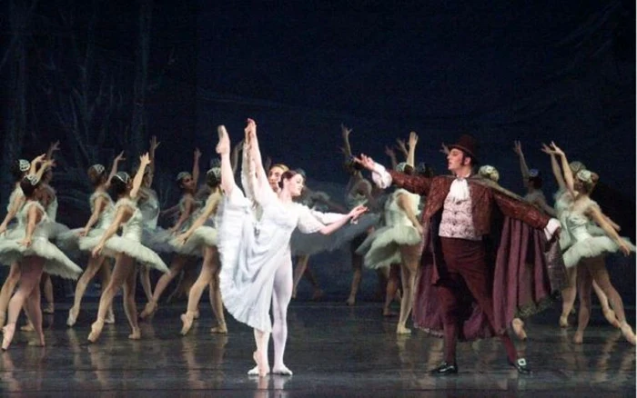 Scenă din baletul „Spărgătorul de nuci“, în interpretarea corpului de balet al Operei Naţionale din Bucureşti Foto: ONB