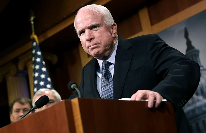 Senatorul John McCain și-a oprit tratamentul medicamentos pe care îl urma pentru cancerul cerebral de care suferăFoto Getty Images