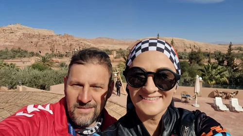 Claudia și Alex au parcurs 4.000 de kilometri până în Maroc, fluturând drapelul României / foto: Facebook