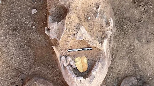 Mumie cu limba de aur, descoperită de arheologi în Egipt jpeg