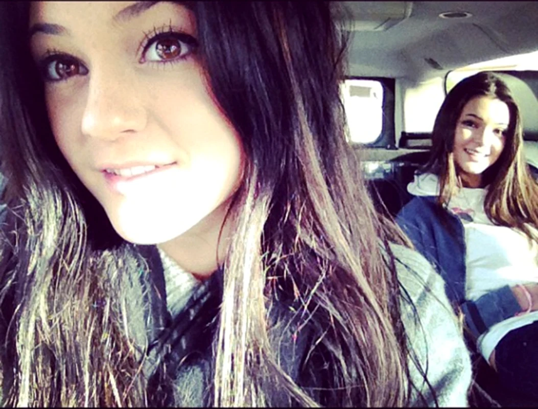 kylie jenner selfie 2 png