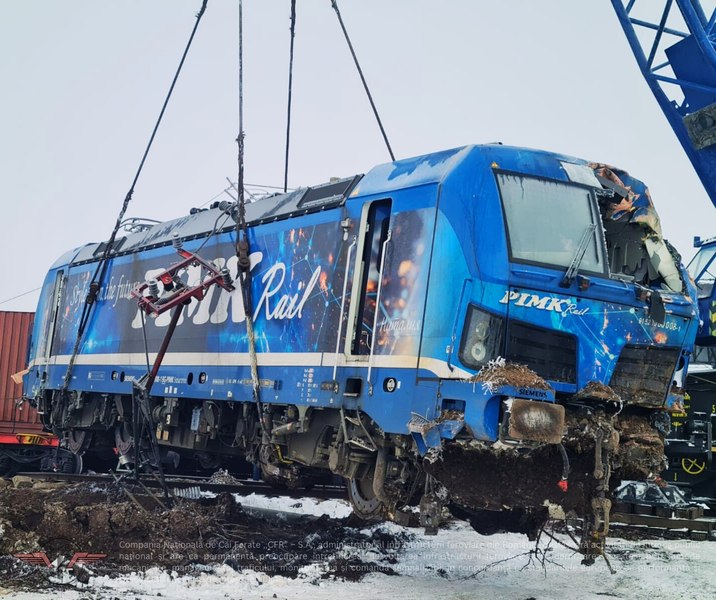 Traficul feroviar s-a reluat complet la Mihăești, în zona în care s-au lovit două trenuri de marfă, iar un șef de tren a decedat
