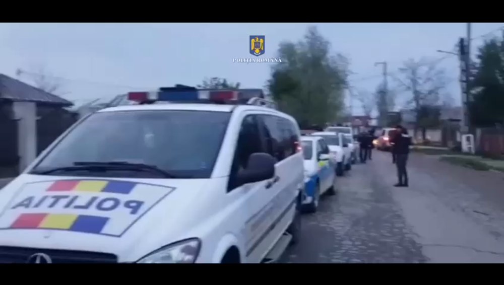 Mascații au descins în Cojasca. Opt persoane, reținute în urma unui scandal monstru VIDEO
