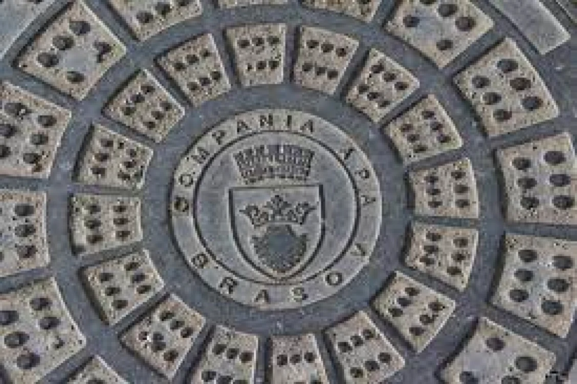 Capac de canal din Braşov FOTO Ioan Buciumar
