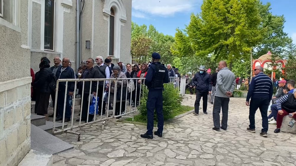 Procesiune la Dervent, de Izvorul Tămăduirii. Legenda firului de apă care a țâșnit de sub toiagul Sfântului Andrei VIDEO