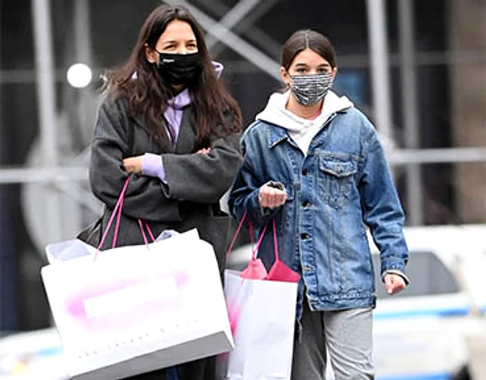 
    Selma Blair a ieşit să facă aprovizionarea în compania iubitului,  Ron CarlsonFoto: Profimedia  