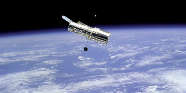 hubble spatiu pamant foto wikimedia