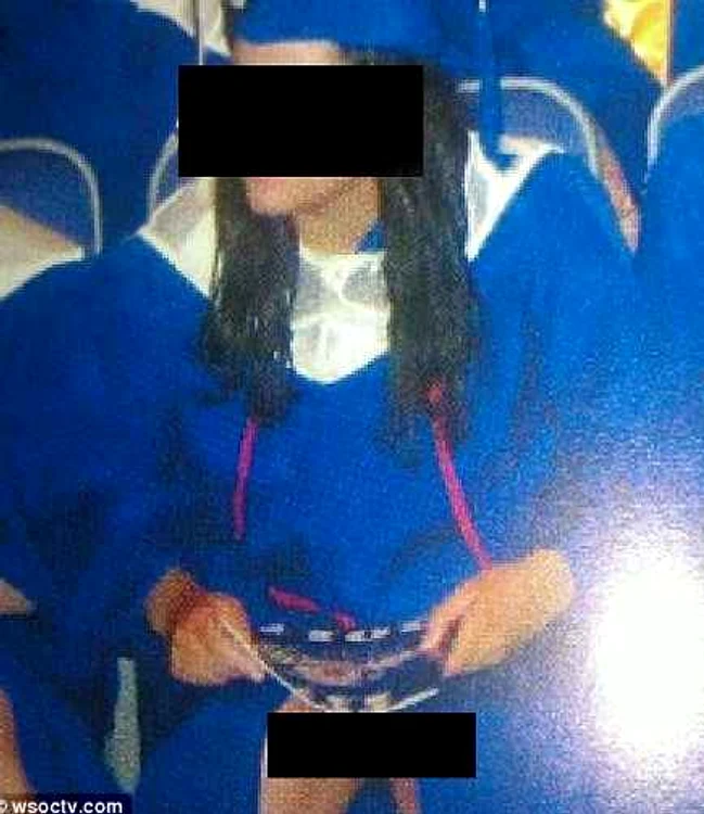 Eleva şi-a arătat părţile intime în mod neintenţionat, crede poliţia.
