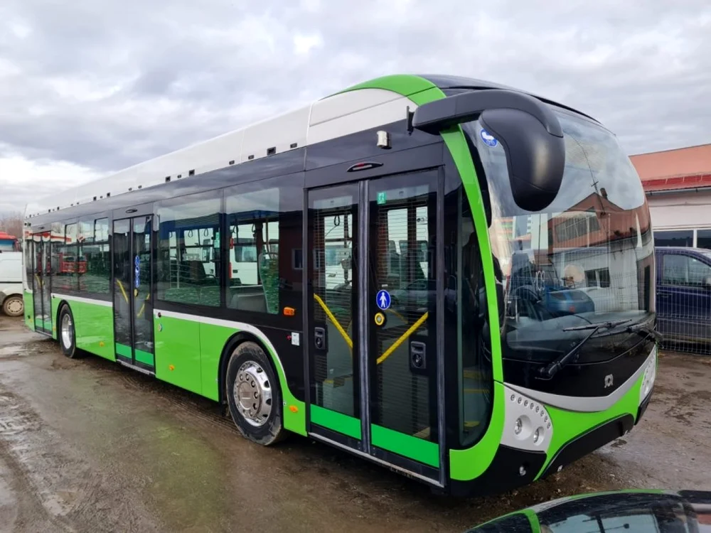 Primul autobuz electric ce va circula la Alba Iulia. Foto: Facebook/ Gabriel Pleşa