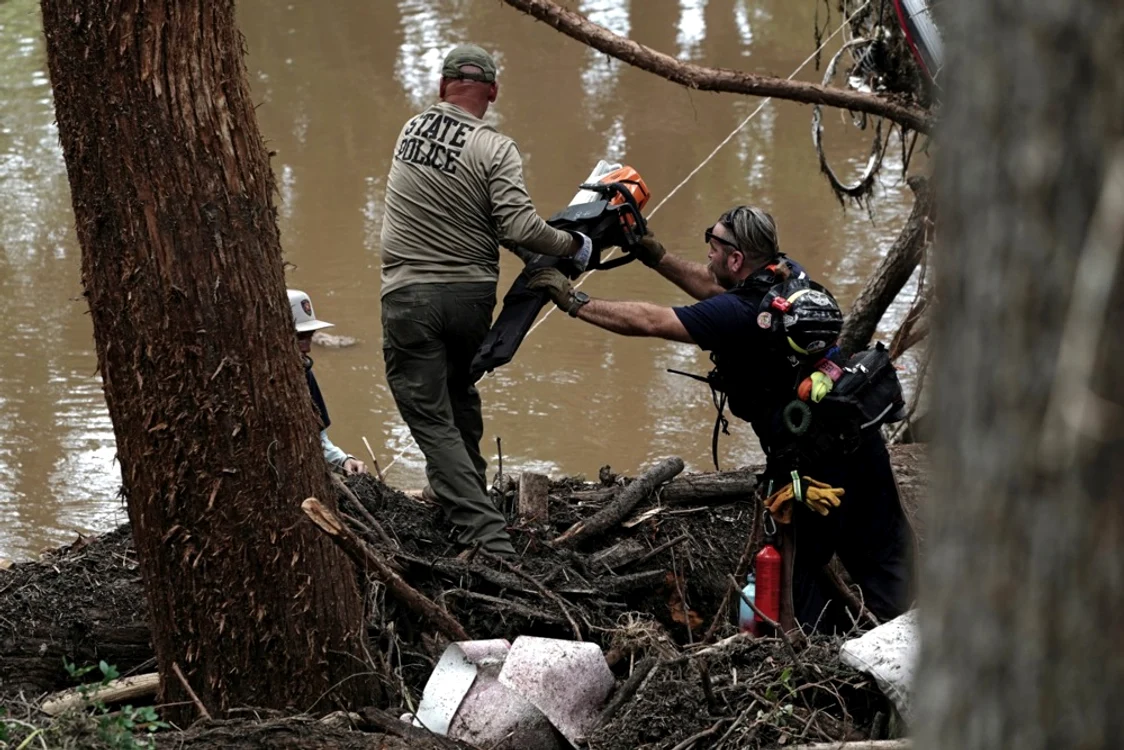 Zeci de oameni au murit după ce au fost luați de ape în Texas FOTO EPA-EFE