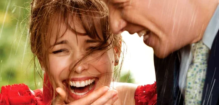 Rachel McAdams şi Domhnall Gleeson în "Era şi timpul!" FOTO RoImage
