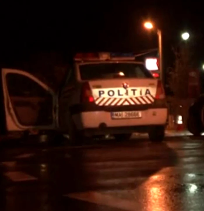 Maşina poliţiei a pătruns pe contrasens