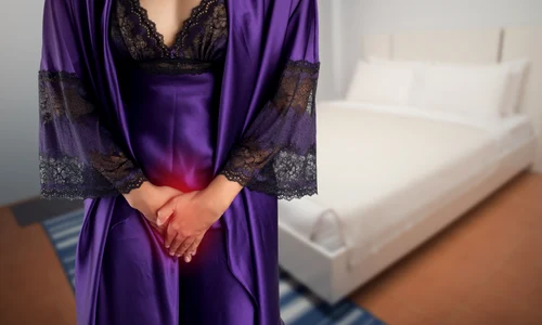 Femeie care vrea sa faca pipi - toaleta FOTO Shutterstock 