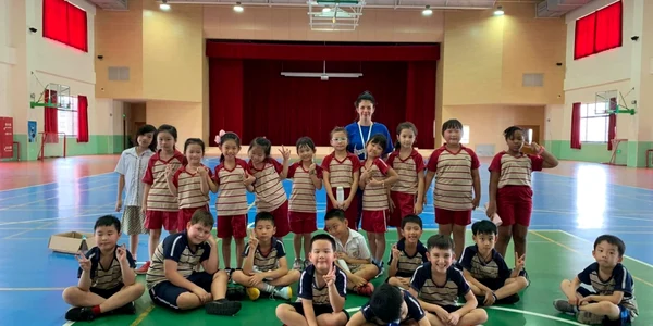 Demeter Boglárka este profesor in china foto arhiva personala
