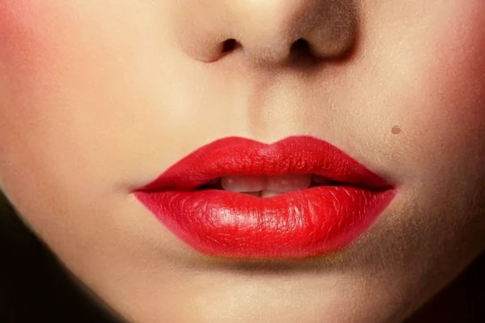 
    Semnele de pe partea stângă a obrazului prevestesc dificultăți financiare.www.clickpentrufemei.ro  