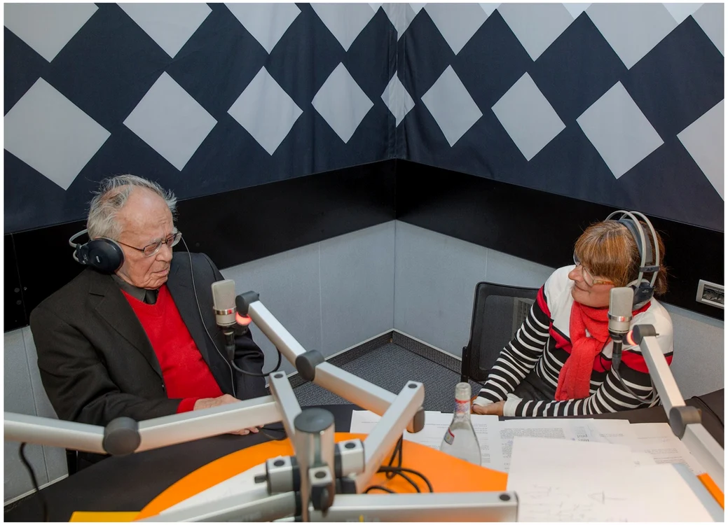 Mihai Șora, în timpul înregistrărilor radio. Foto: Radio România Cultural